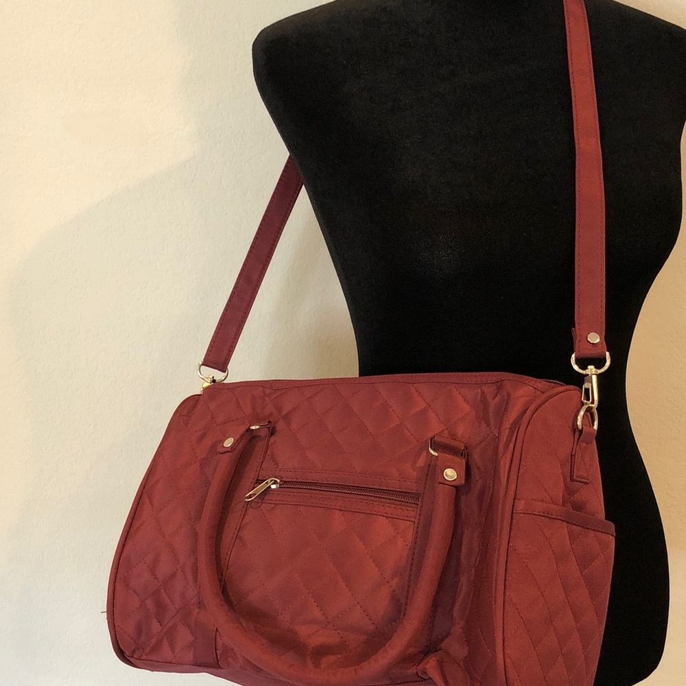 Quilted Burgundy Women’s Carryall Shoulder Bag - Picture 3 of 11